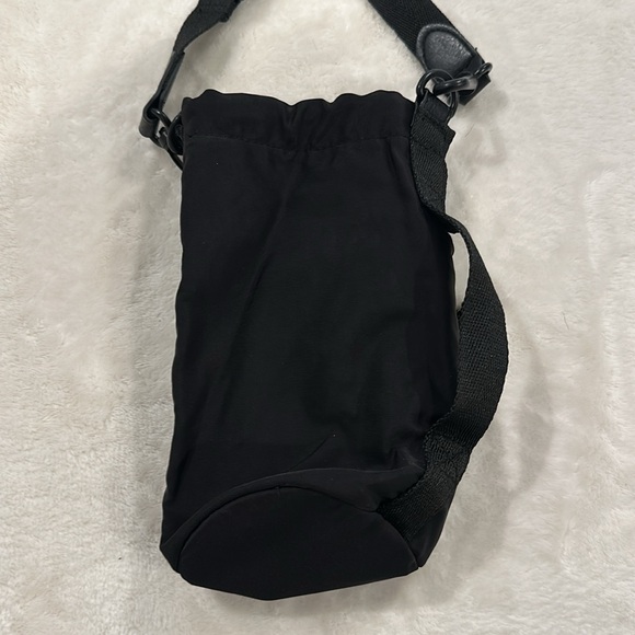 Beis “The Water Bottle Sling” in Black - Picture 3 of 3